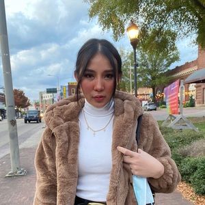 Meet your Posher, Amonrat